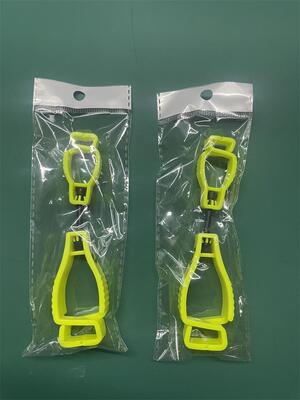 Custom Printing Logo Gloves Clip Kuning Polyethylene Hanger Safety Gloves Holder Plastik Gloves Klip Kerja
