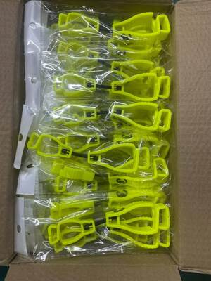 Klip Sarung Tangan Plastik Berwarna Berbagai dirancang untuk keamanan dan daya tahan dengan ukuran dan pilihan warna yang dapat disesuaikan untuk bisnis